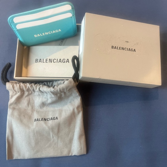 Grained Calfskin Logo Cash
Rounded Card Holder Blue in EUC - Picture 6 of 6